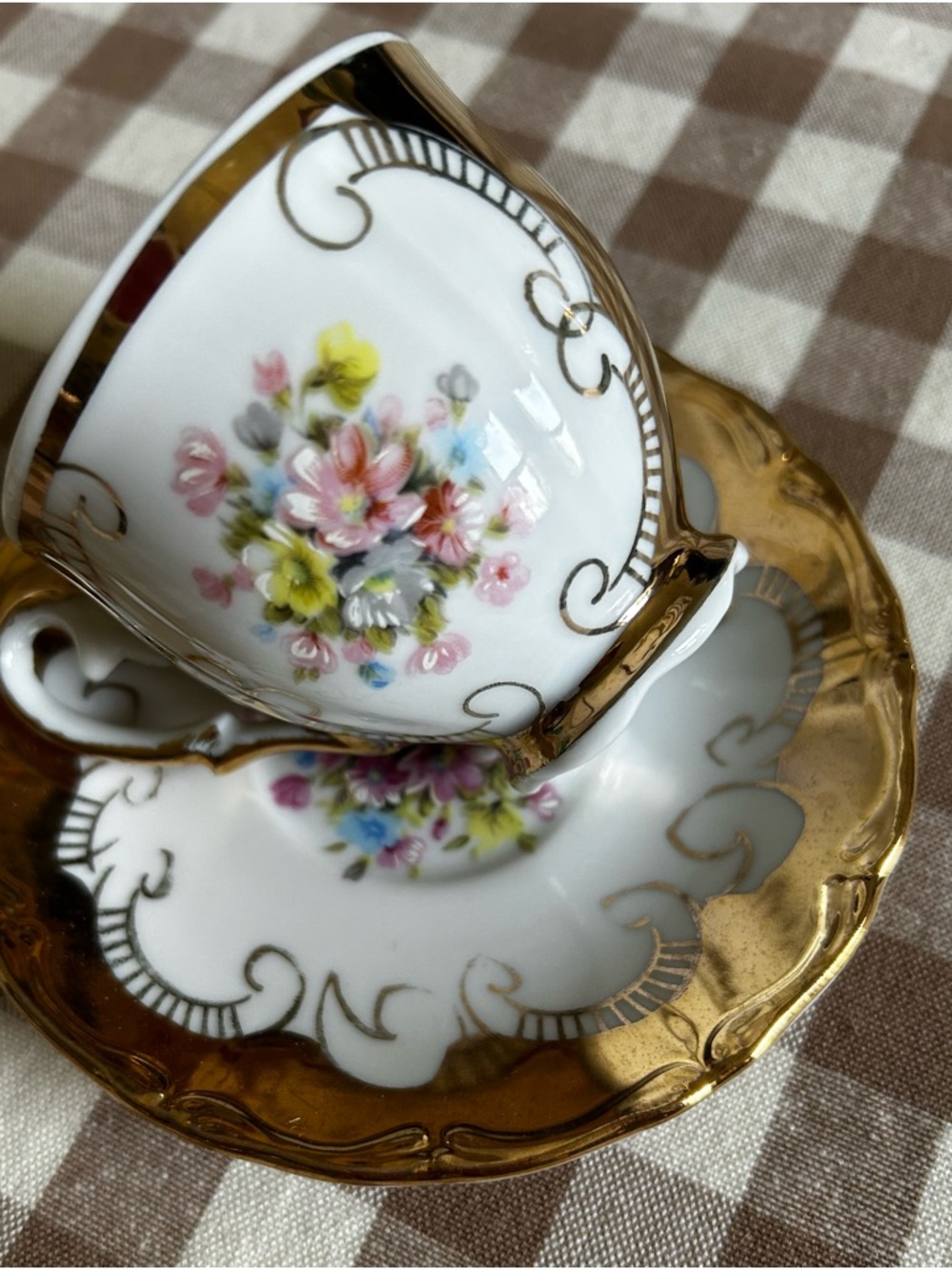 Elegant Venezia Floral Porcelain Teacup and Saucer In White with Gold Trim